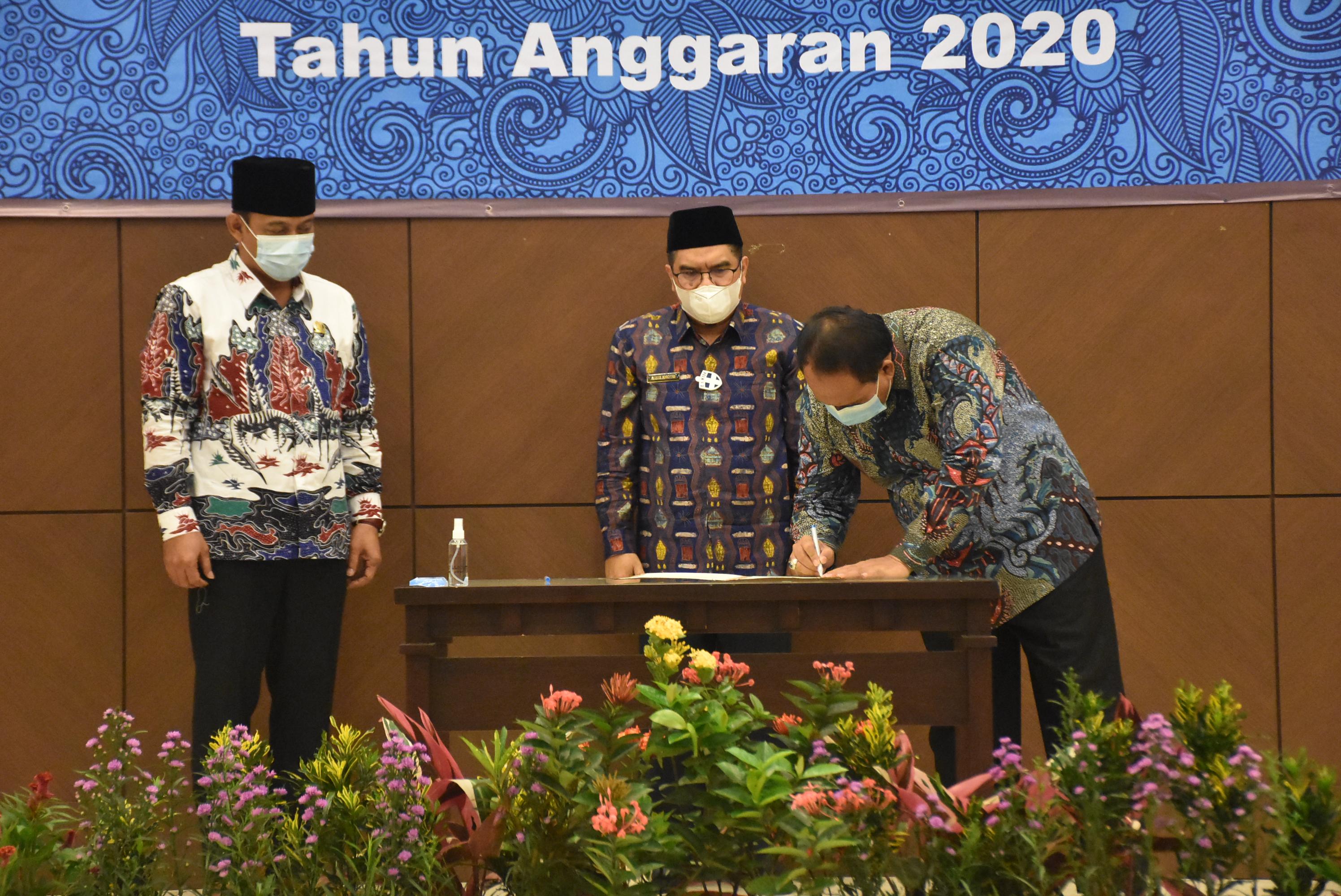 Penyerahan Laporan Hasil Pemeriksaan dari Badan Pemeriksa Keuangan atas Laporan Keuangan Pemerintah Daerah Kabupaten Pangandaran tahun 2020