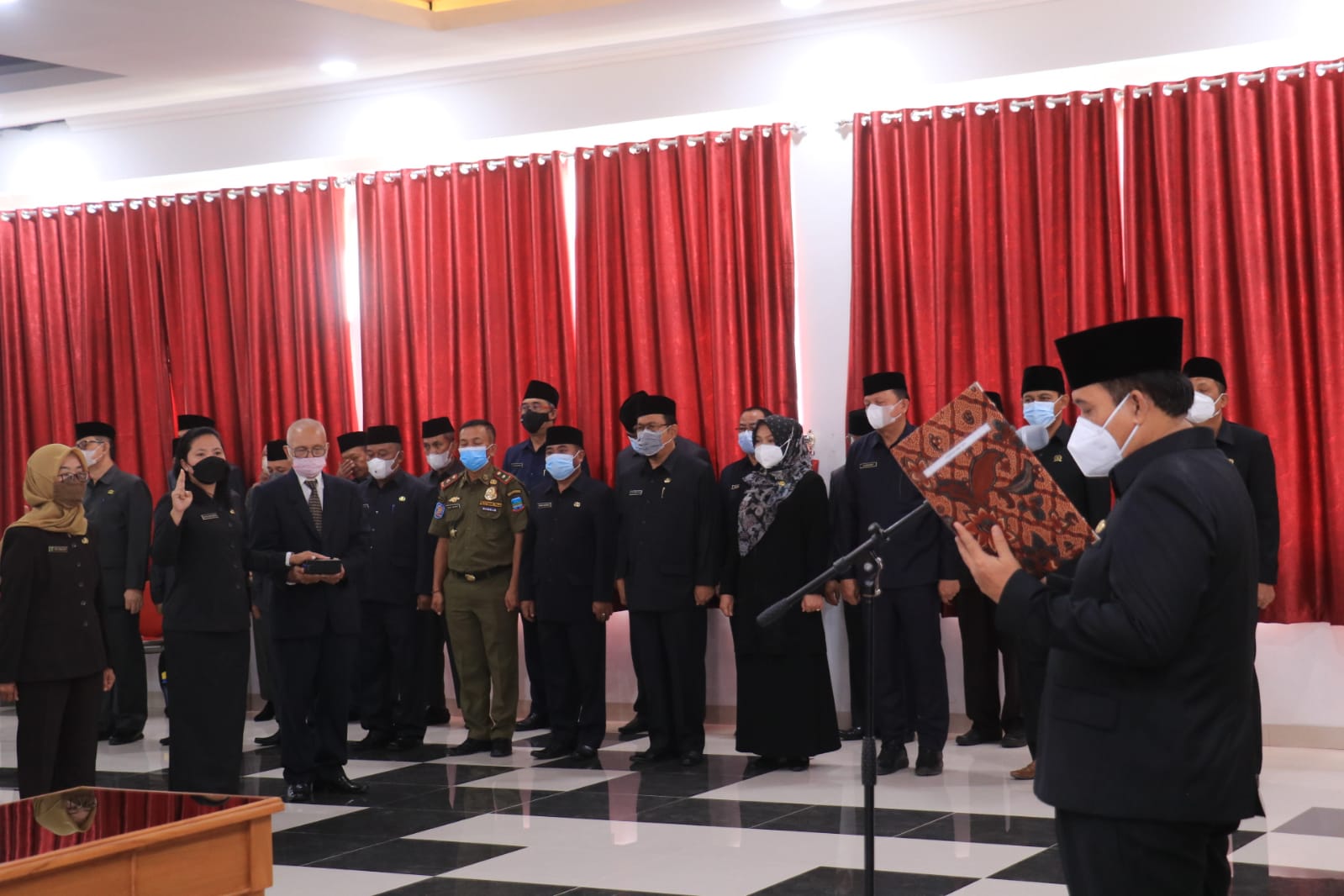 Pengambilan Sumpah Jabatan pejabat administrator, pejabat pengawas dan pejabat fungsional di lingkungan Pemerintah Kabupaten Pangandaran