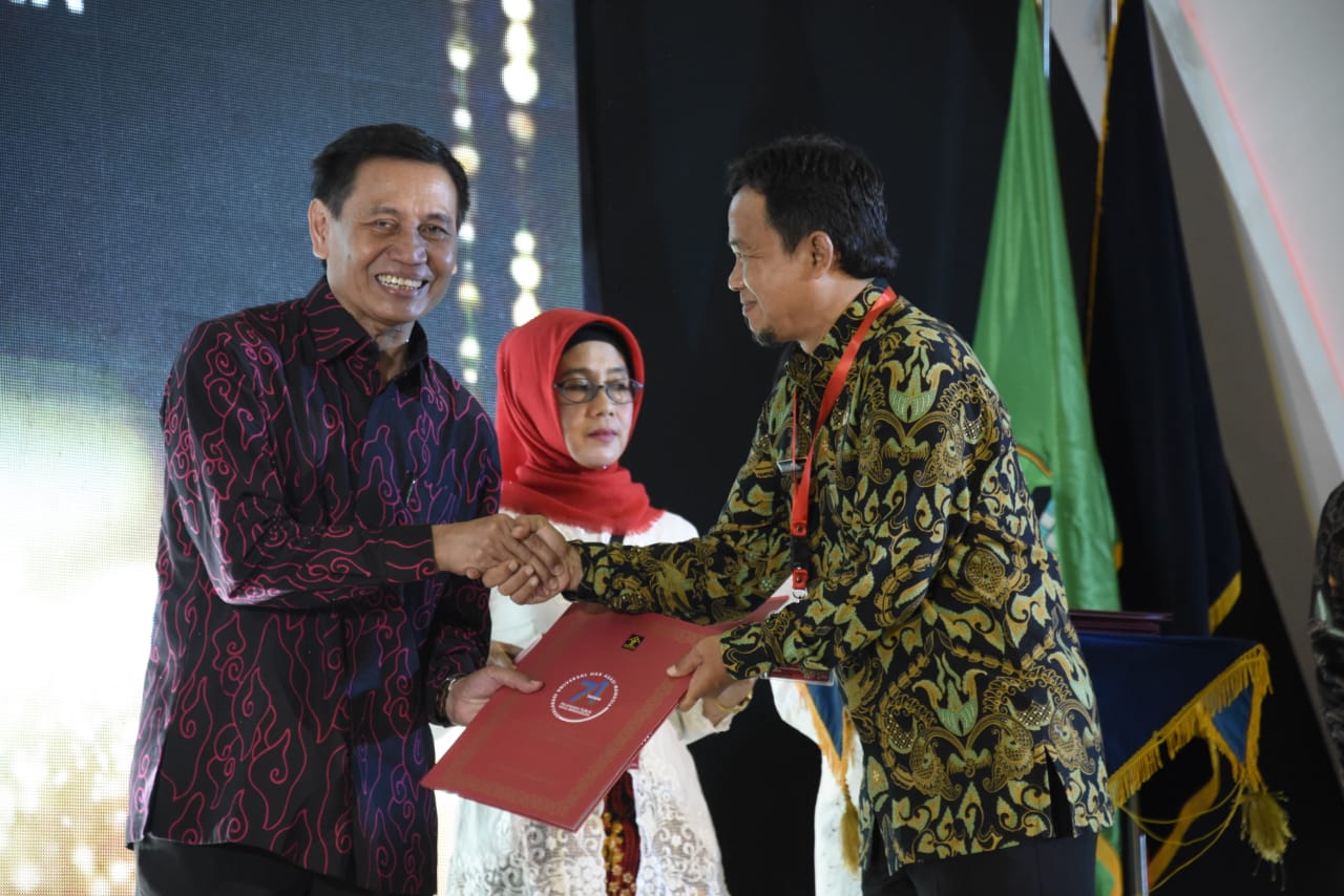 Kab. Pangandaran Terima Penghargaan Kabupaten Peduli HAM