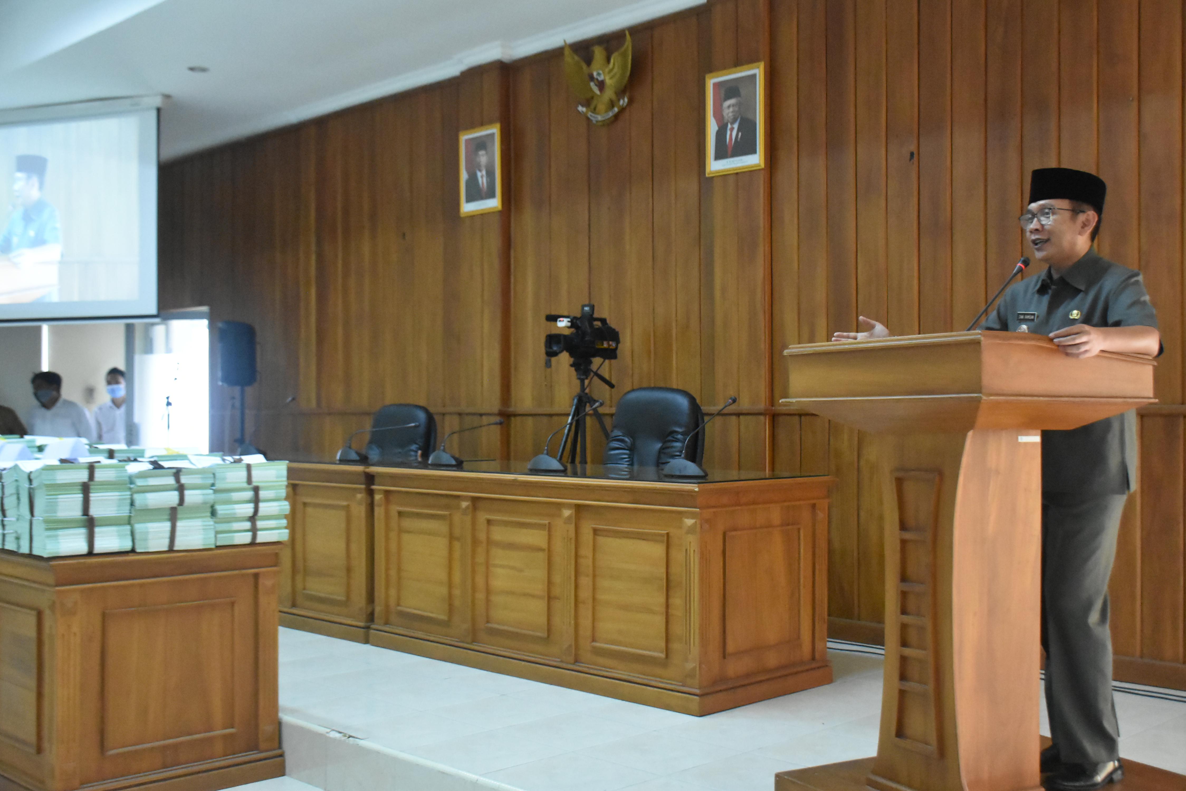 Penyerahan Sertifikat Tanah Untuk Rakyat