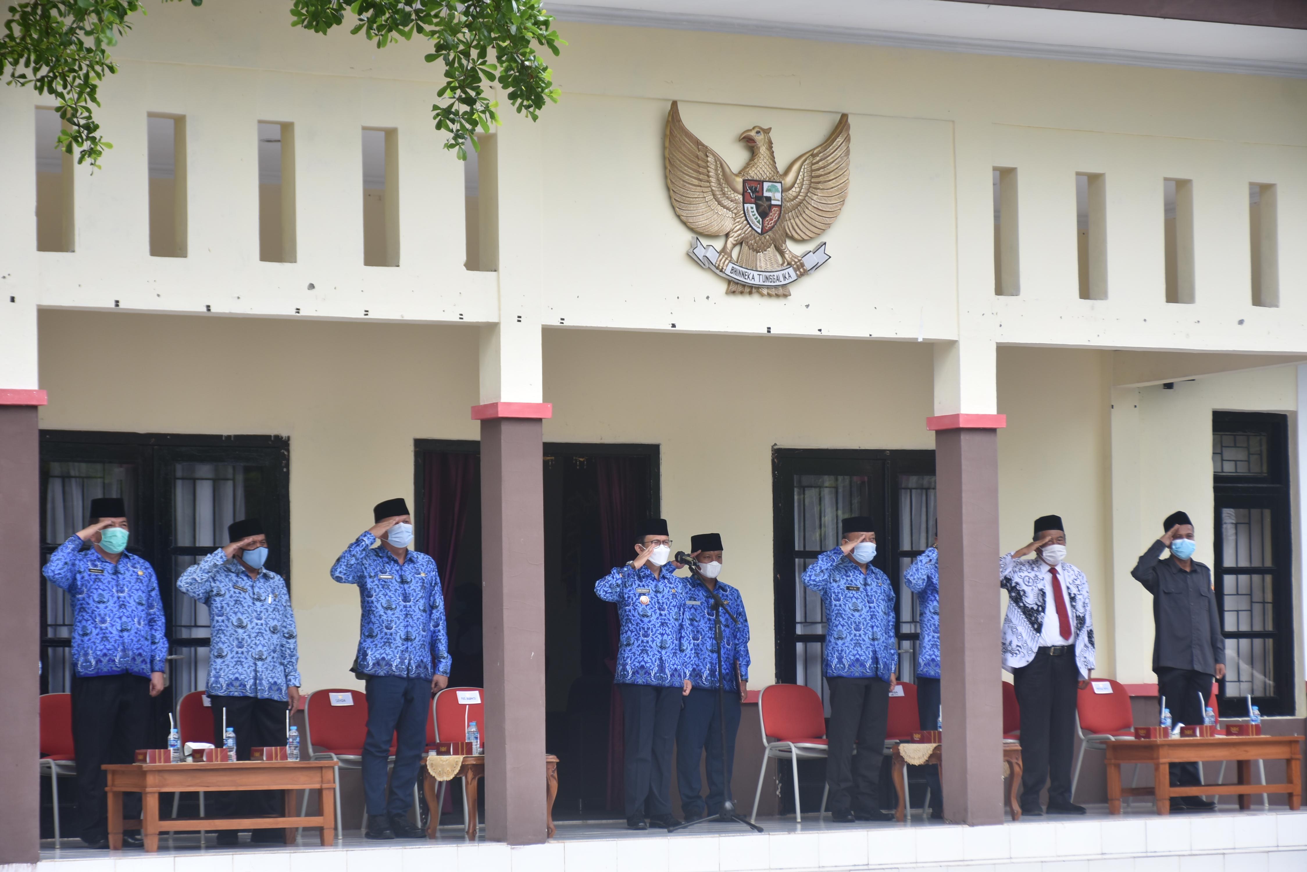 Upacara Peringatan HUT Ke-49 KORPRI dan Hari Guru Nasional Tahun 2020