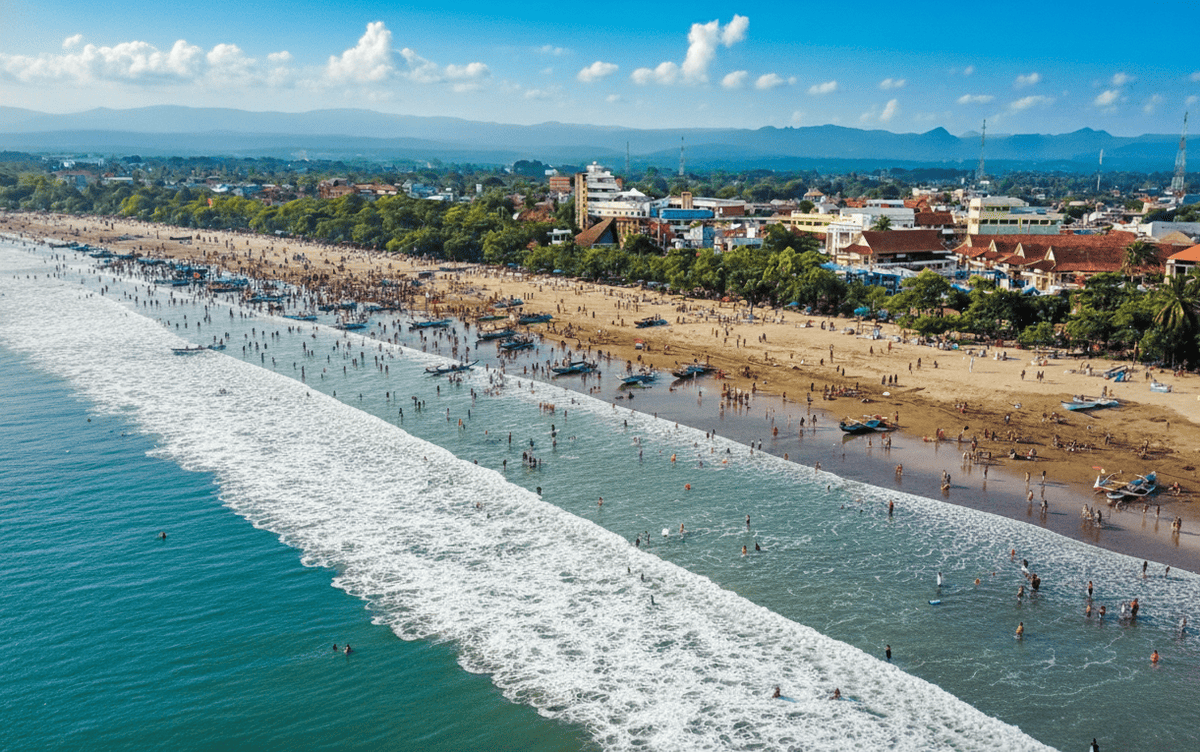 Kunjungan Wisata Pangandaran 2025 Melonjak Tajam, PAD Pariwisata Naik Signifikan