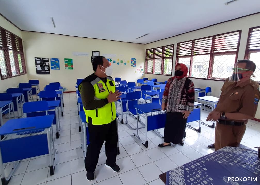 BUPATI PANGANDARAN PANTAU PELAKSANAAN PEMBELAJARAN TATAP MUKA DI TENGAH PANDEMI COVID-19