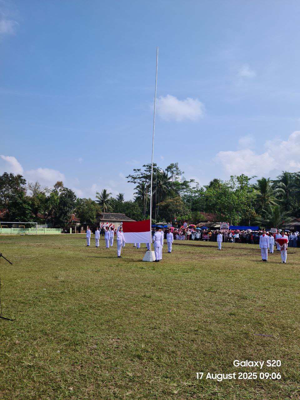 KEGIATAN UPACARA MEMPERINGATI HARI KEMERDEKAAN REPUBLIK INDONESIA KE 80 TINGKAT KECAMATAN CIGUGUR