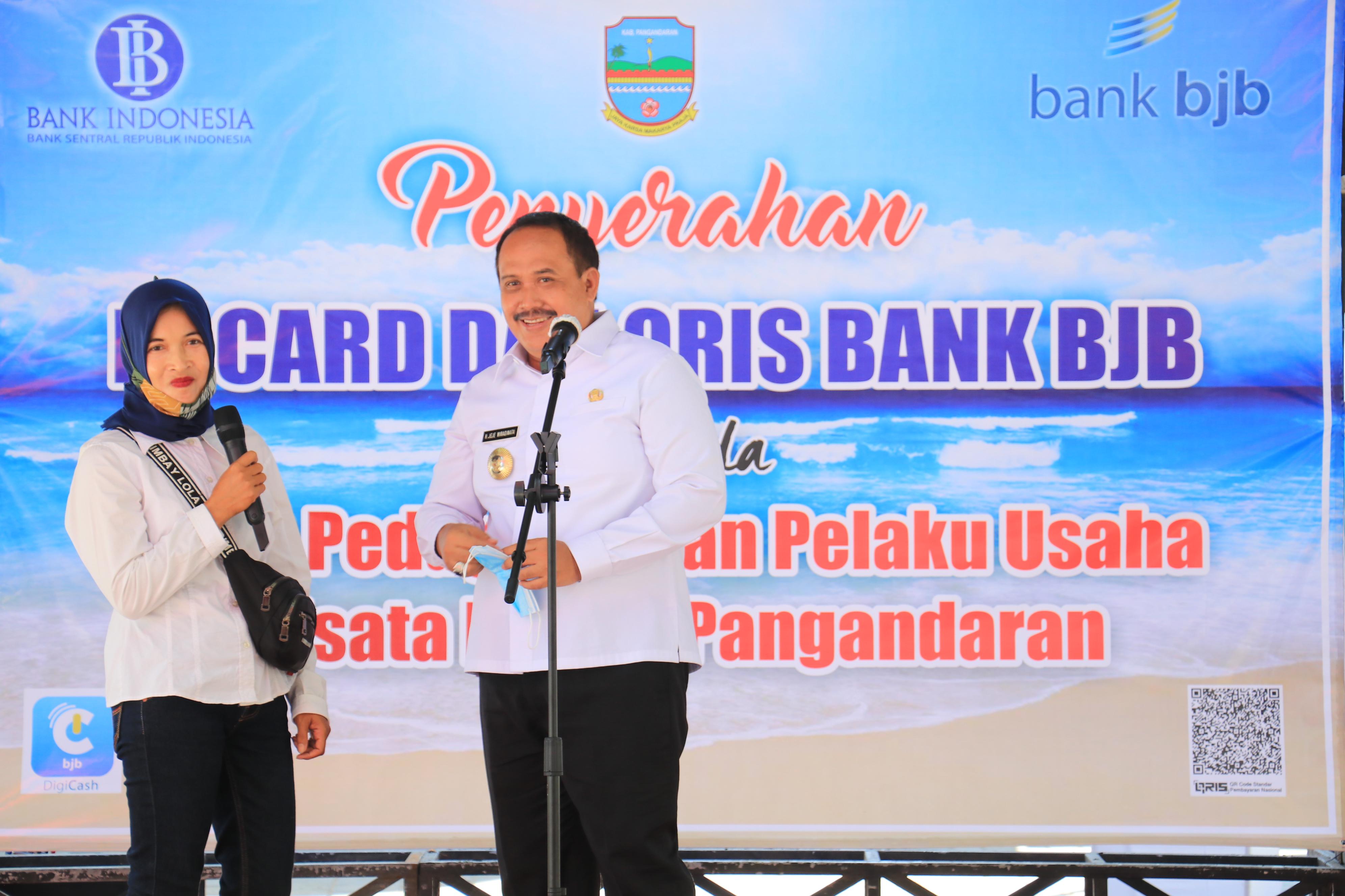 Pelaku Usaha Wisata Di Pantai Pangandaran Pakai ID Card