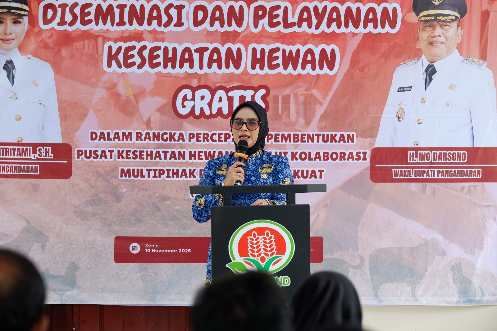 BUPATI PANGANDARAN HADIRI DISEMINASI DAN PELAYANAN KESEHATAN HEWAN GRATIS SERTA SERAH TERIMA BANTUAN ALSINTAN PRAPANEN PANGANDARAN
