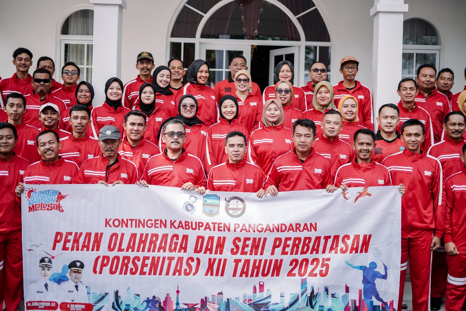 LEPAS ATLET PORSENITAS, BUPATI BERHARAP ATLET PANGANDARAN JADI KEBANGGAN MASYARAKAT