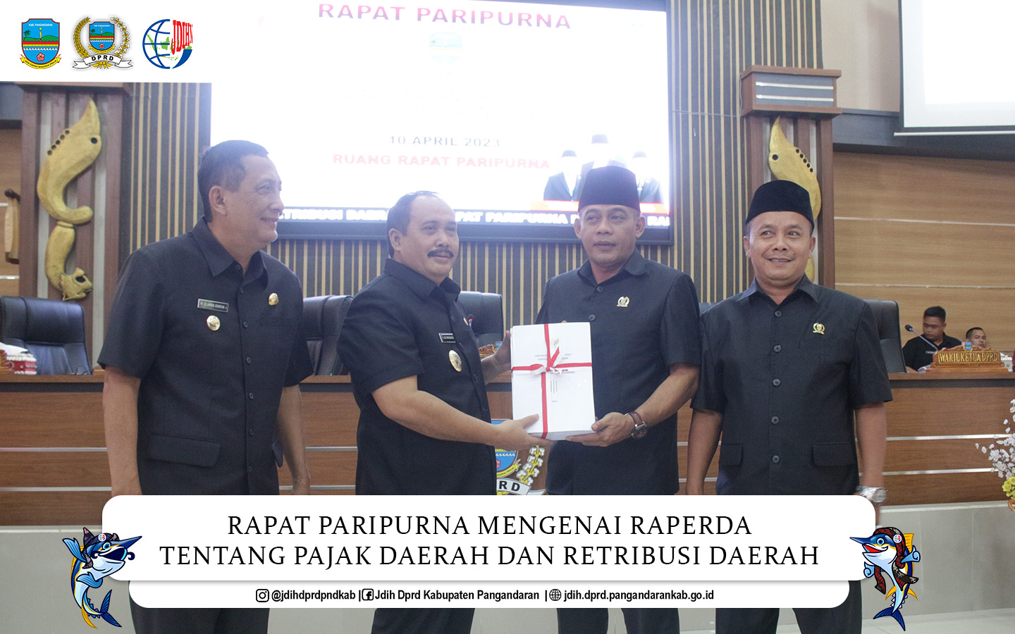 RAPAT PARIPURNA MENGENAI RAPERDA TENTANG PAJAK DAERAH DAN RETRIBUSI DAERAH