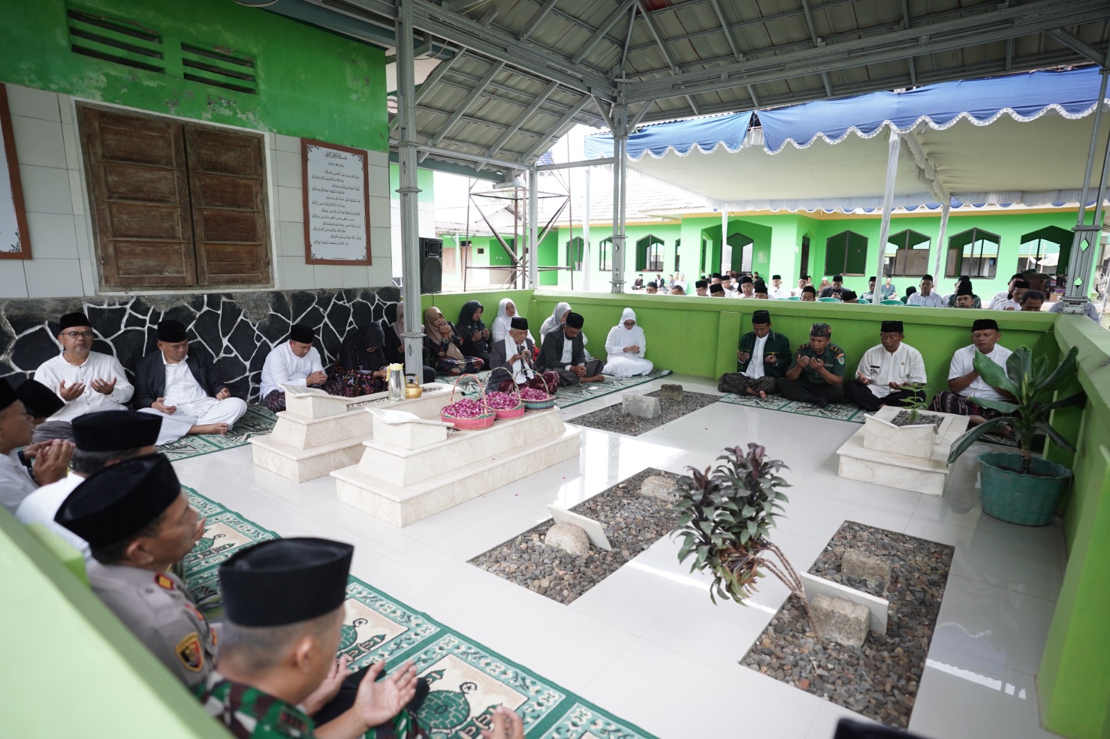 PERINGATI HAJI JADI, PEMDA KABUPATEN PANGANDARAN ADAKAN ZIARAH MAKAM TOKOH AGAMA DAN TOKOH PRESIDIUM PEMEKARAN