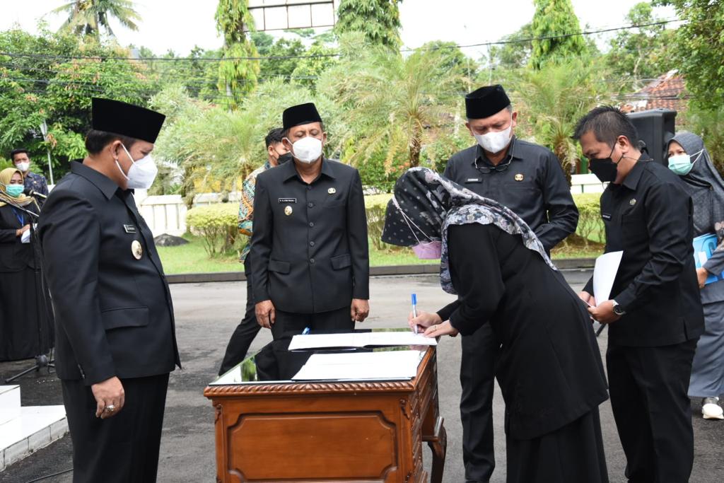 Pelantikan Ibu Hj. Tini Nurmasari, S.Sos., M.M Sebagai Kepala Dinas Tenaga Kerja Industri dan Transmigrasi Kabupaten Pangandaran