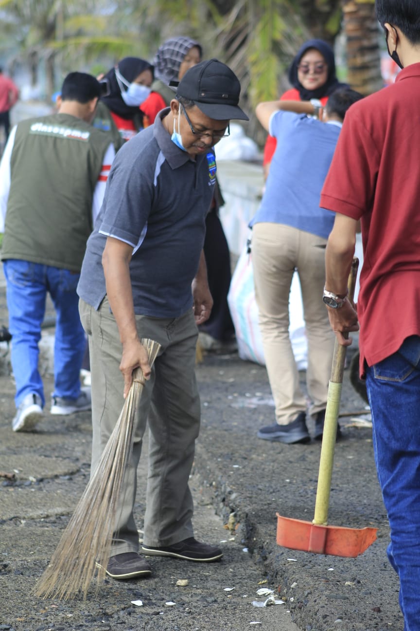 Jum'at Bersih di Pantai Pangandaran dan sekitarnya