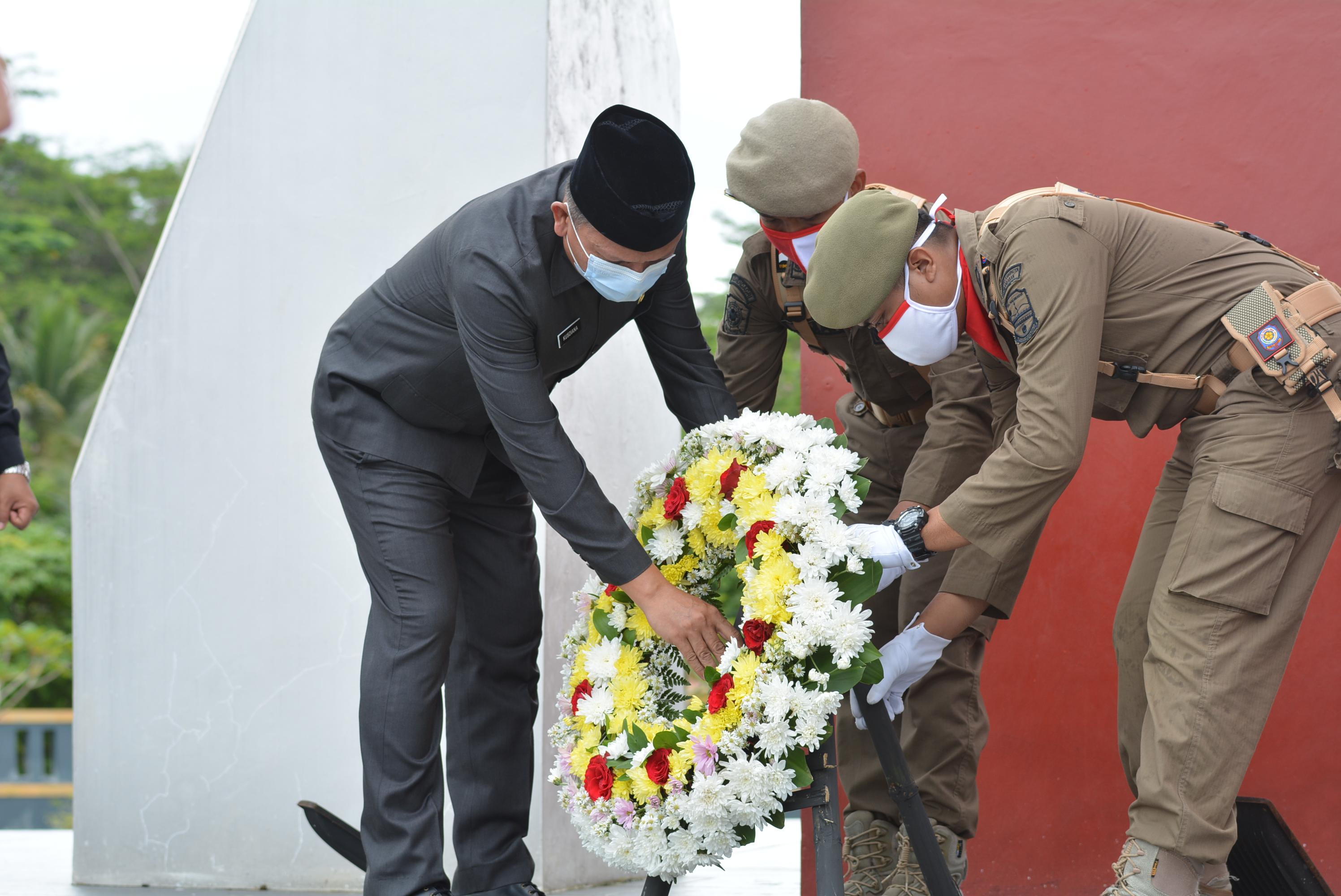 Ziarah Makam Hari Pahlawan